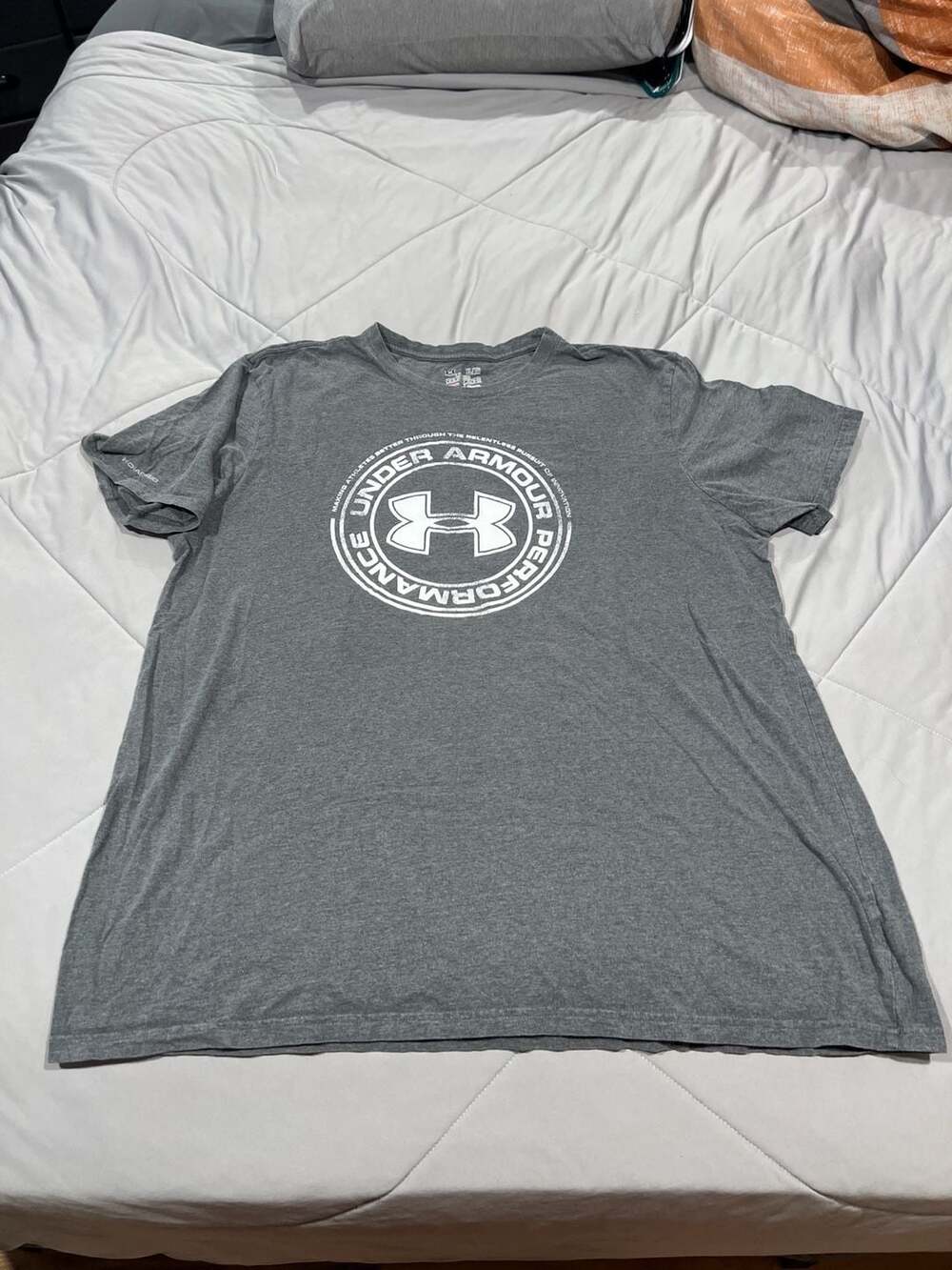 Under Armour Men's HeatGear Loose Charged Cotton Performance Circle Logo T-Shirt